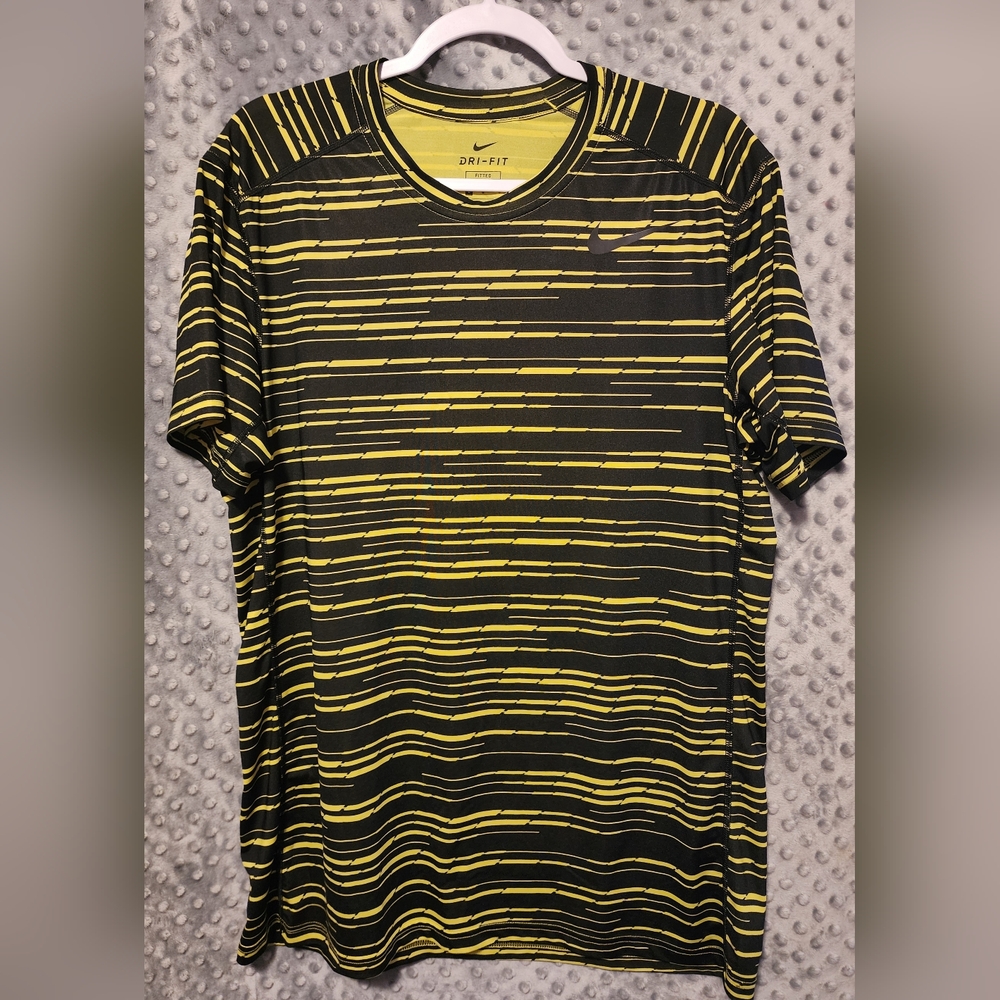 Nike Men's Black and Yellow Dri-Fit Fitted Shirt Size Large